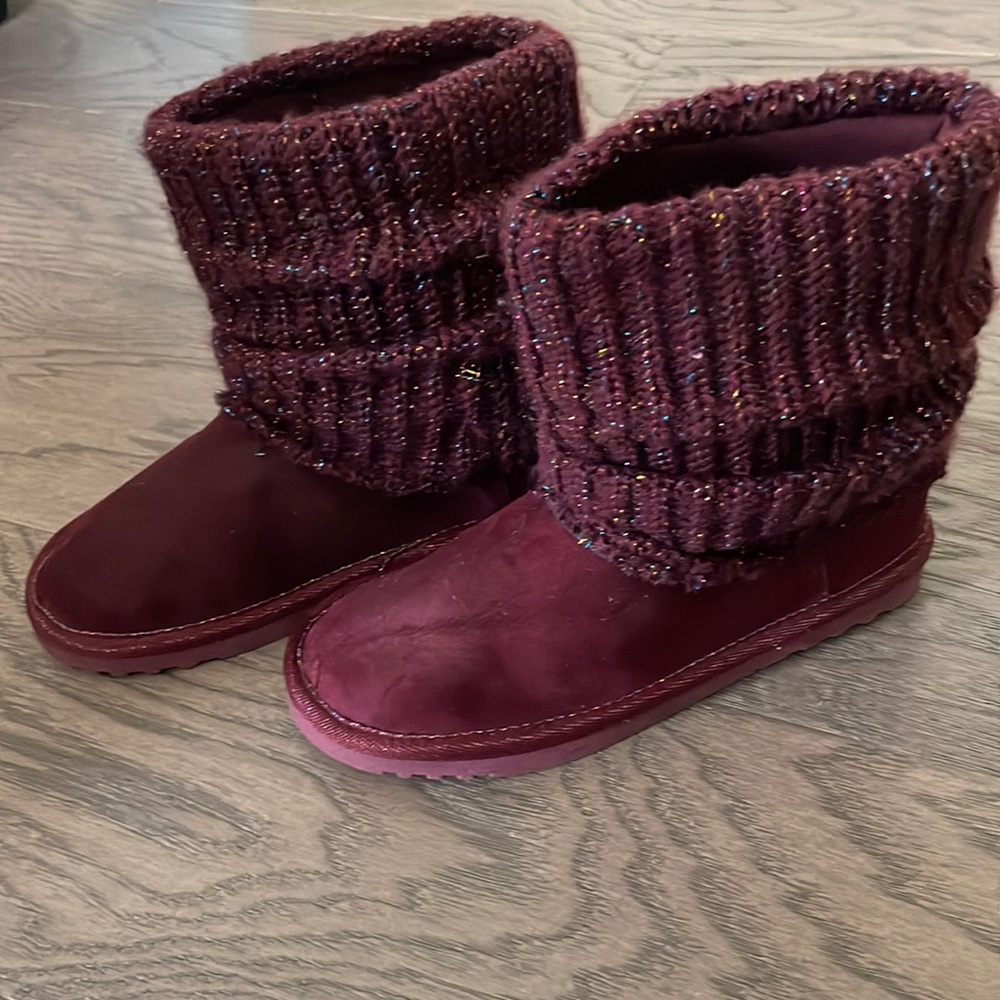 Girls plum color winter boots sz 2 medium